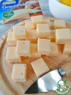 Маринованный сыр с томатами черри
