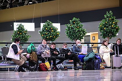 Долгожданный отпуск обернулся для мальчика-инвалида ночевкой на полу аэропорта