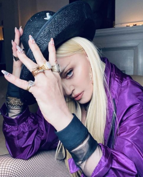 «Выглядит на 25»: в Cети обсуждают новое откровенное фото Мадонны
