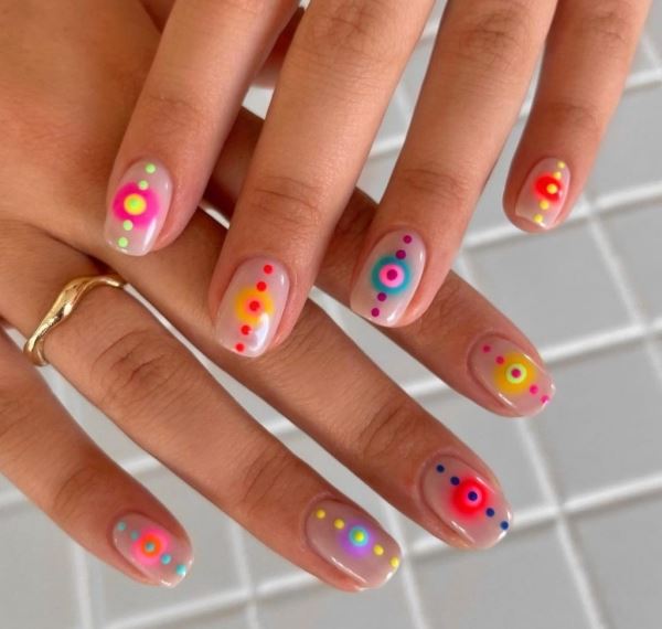 Маникюр в стиле поп-арт — тренд яркого дизайна ногтей на это лето